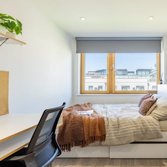 Gold En Suite - Image 2